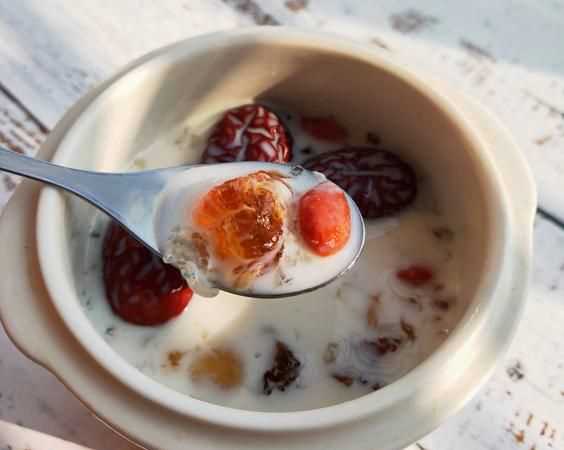 桃膠雪燕什么時(shí)候加牛奶