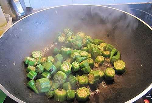 秋葵炒肉要焯水嗎