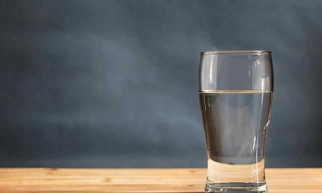 白開水放多久不能喝,喝了會?怎么樣