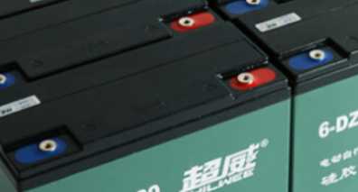 電瓶加水的正確步驟,超威汽車電瓶怎么加水視頻圖1