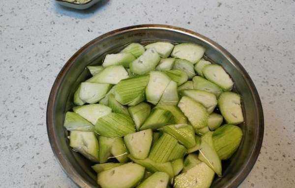 絲瓜燒出來發(fā)黑是什么原因,絲瓜燒出來發(fā)黑是什么原因呢圖8