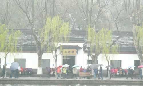 天對(duì)地,山對(duì)水,春風(fēng)對(duì)夏雨,綠草對(duì)