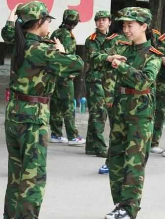 高中軍訓(xùn)服是長袖還是短袖