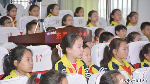 給2級(jí)學(xué)生叫交通安全知識(shí)