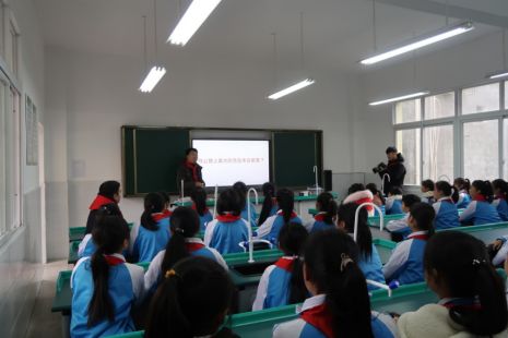 校園道路交通安全自護(hù)知識教育講座