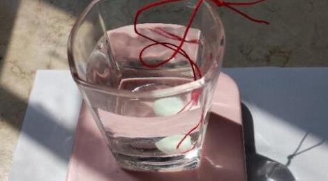 教你用一杯水鑒別翡翠真假