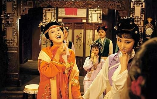 八面玲瓏的女人可怕