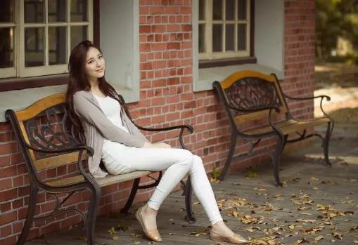 形容女人氣質(zhì)優(yōu)雅漂亮的句子