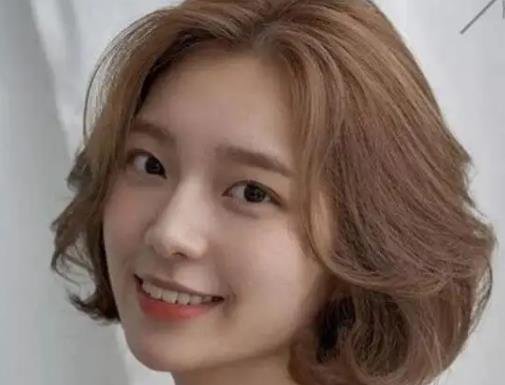 圓臉適合什么發(fā)型女 圓臉適合什么發(fā)型女