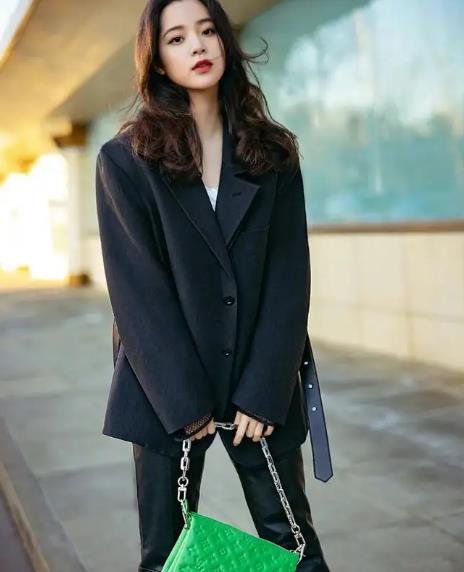 22度的天氣穿什么衣服 22度的天氣穿什么衣服