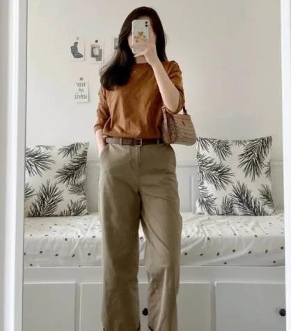 卡其色褲子配什么顏色上衣 卡其色褲子配什么顏色上衣