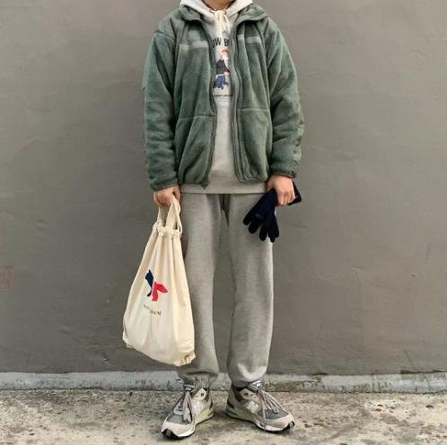 衛(wèi)衣怎么搭配外套