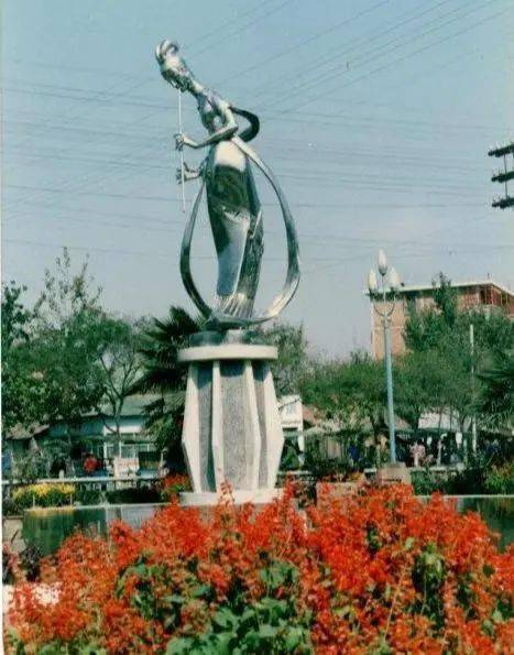 源自弄玉吹簫的典故