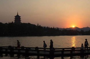 與西湖有關的典故,西湖斷橋的典故,西湖由來的典故