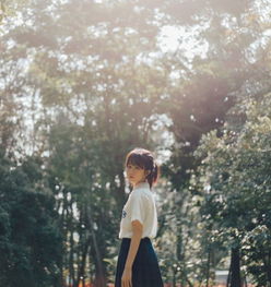 尾生抱柱典故,尾生抱柱典故50字,尾生抱柱典故的一幅畫