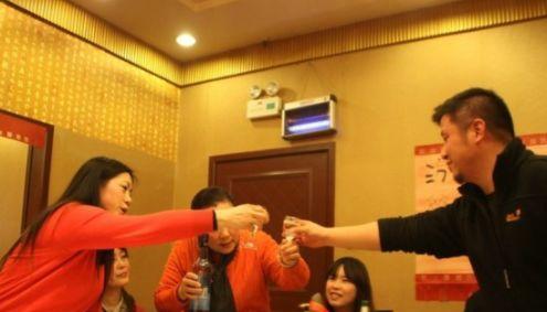 吃飯正能量的句子短句,吃飯正能量的句子經(jīng)典語句,正能量吃飯的句子