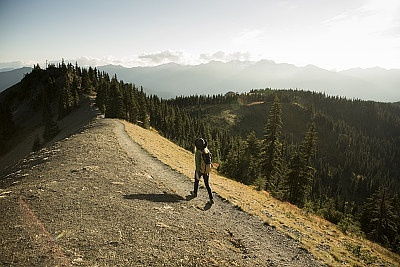 爬山運(yùn)動的正能量句子