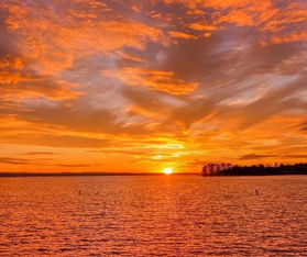 關(guān)于夕陽正能量的句子,夕陽出來正能量的句子,形容夕陽正能量的句子簡短