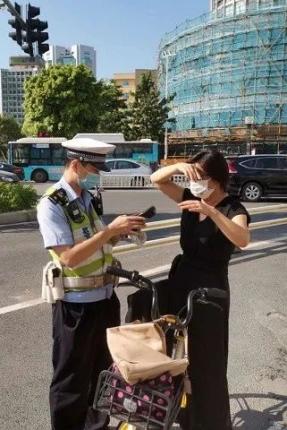 致敬交警的正能量句子白帽子,致敬英雄的正能量句子,致敬烈士的正能量句子