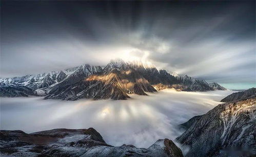 形容氣勢磅礴的句子,關(guān)于保家衛(wèi)國氣勢磅礴的句子,氣勢磅礴的文言文句子