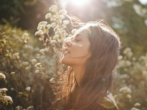 生活微笑正能量的句子,微笑正能量經(jīng)典的句子,陽(yáng)光微笑正能量的句子