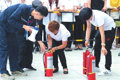 給員工繳納的商業(yè)保險(xiǎn)會(huì)計(jì)科目