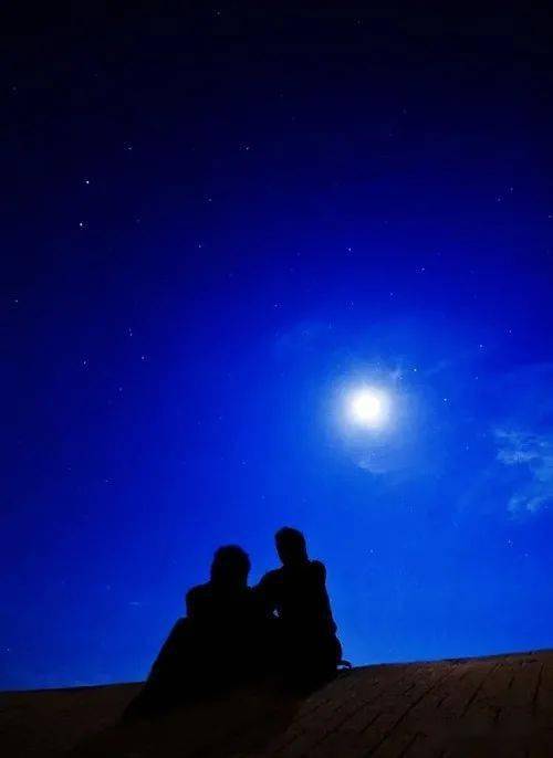 月亮思鄉(xiāng)的古詩(shī)句