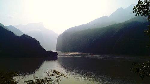 關(guān)于長江景色的詩句古詩