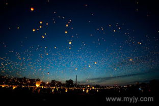 仰望夜空中的繁星會想到什么詩句,當(dāng)你仰望夜空中的繁星,你會吟誦什么詩句,仰望夜空中的繁星你會吟誦什么詩句