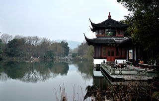 關(guān)于杭州西湖濃妝淡抹的詩句