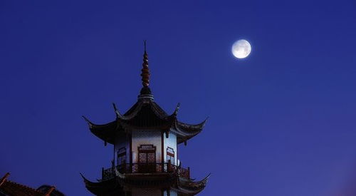 關于思鄉(xiāng)思鄉(xiāng)情感的詩句