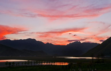 描寫紅霞的古詩句