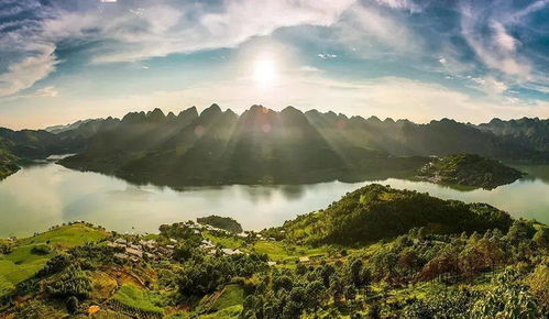 關于綠水青山總是情的詩句