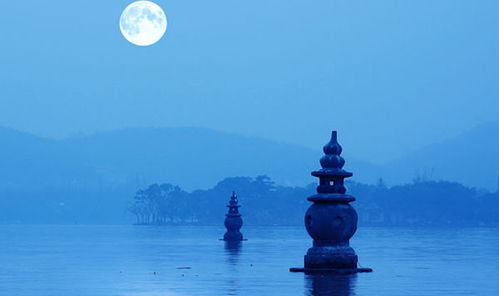 關(guān)于三潭印月島的詩句