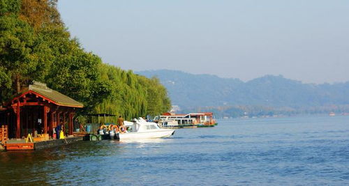 關(guān)于杭州景點(diǎn)的詩句有什么