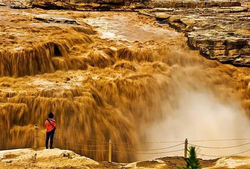 有關(guān)于寫河水的詩句嗎