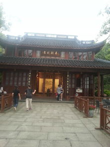 杭州西湖雷峰塔的古詩句