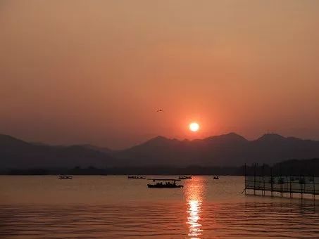 關(guān)于落日和水的詩(shī)句