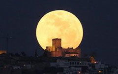 月亮作文開頭優(yōu)美段落