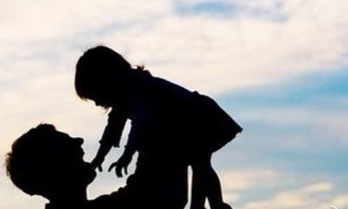 我眼中的父親作文開(kāi)頭