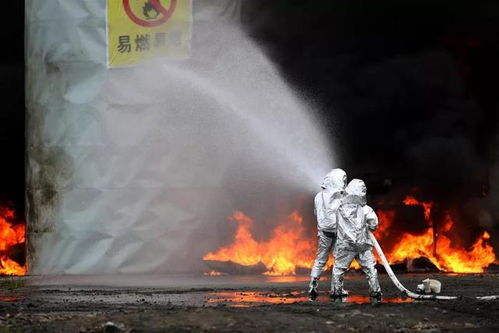 寫消防員的背影作文開頭