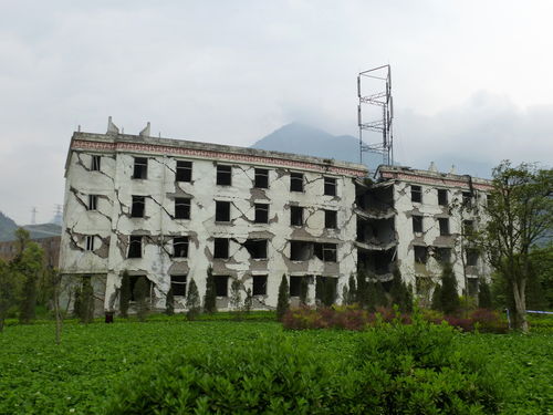 紀念汶川地震大學作文開頭