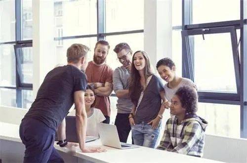 職場工作抱怨英語對話(職場工作抱怨英語對話)