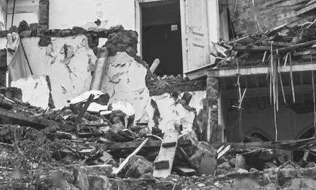 關(guān)于紀(jì)念汶川地震作文開頭