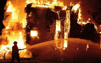 消防員救火的作文開頭結(jié)尾