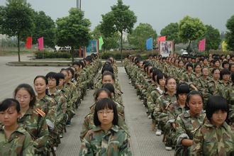 軍訓(xùn)的那一天作文開頭結(jié)尾