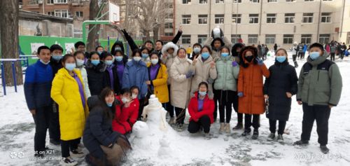 《歡樂的雪后校園》為題的作文