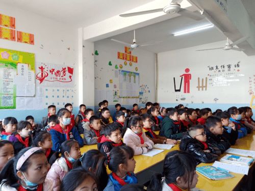 進(jìn)了,作文,春風(fēng),校園