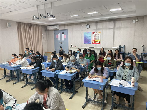 帶同學參觀校園英語作文