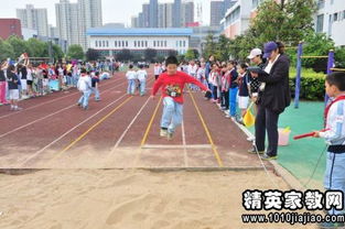 春天的校園操場(chǎng)上運(yùn)動(dòng)作文